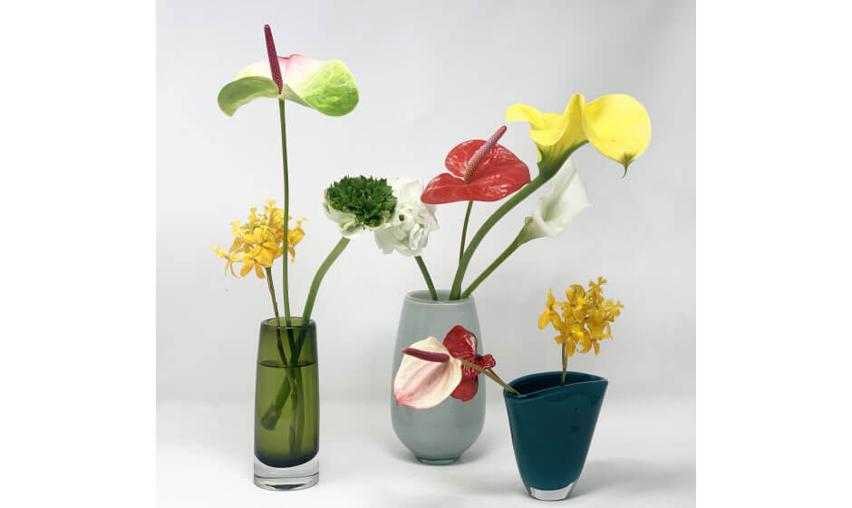 <h2><span class="enSerif ArticleBTitle">Flower Delivery “logi plants&flowers”</span><br>
<span class="jpArticleBTitle">花と過ごす優しい時間</span></h2>